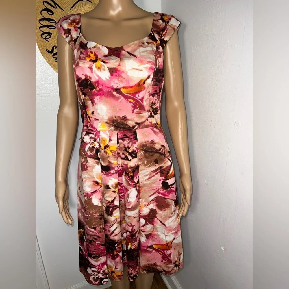 Muse, 10, scoop neck, pleated,darted frame,‎ pocketed,caplets sleeve, midi dress
